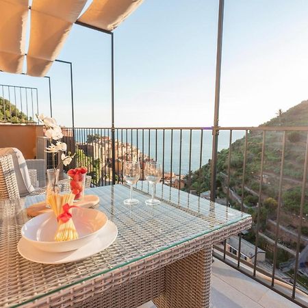 L' Attico Giallo Oro Di Giulia Manarola Luaran gambar