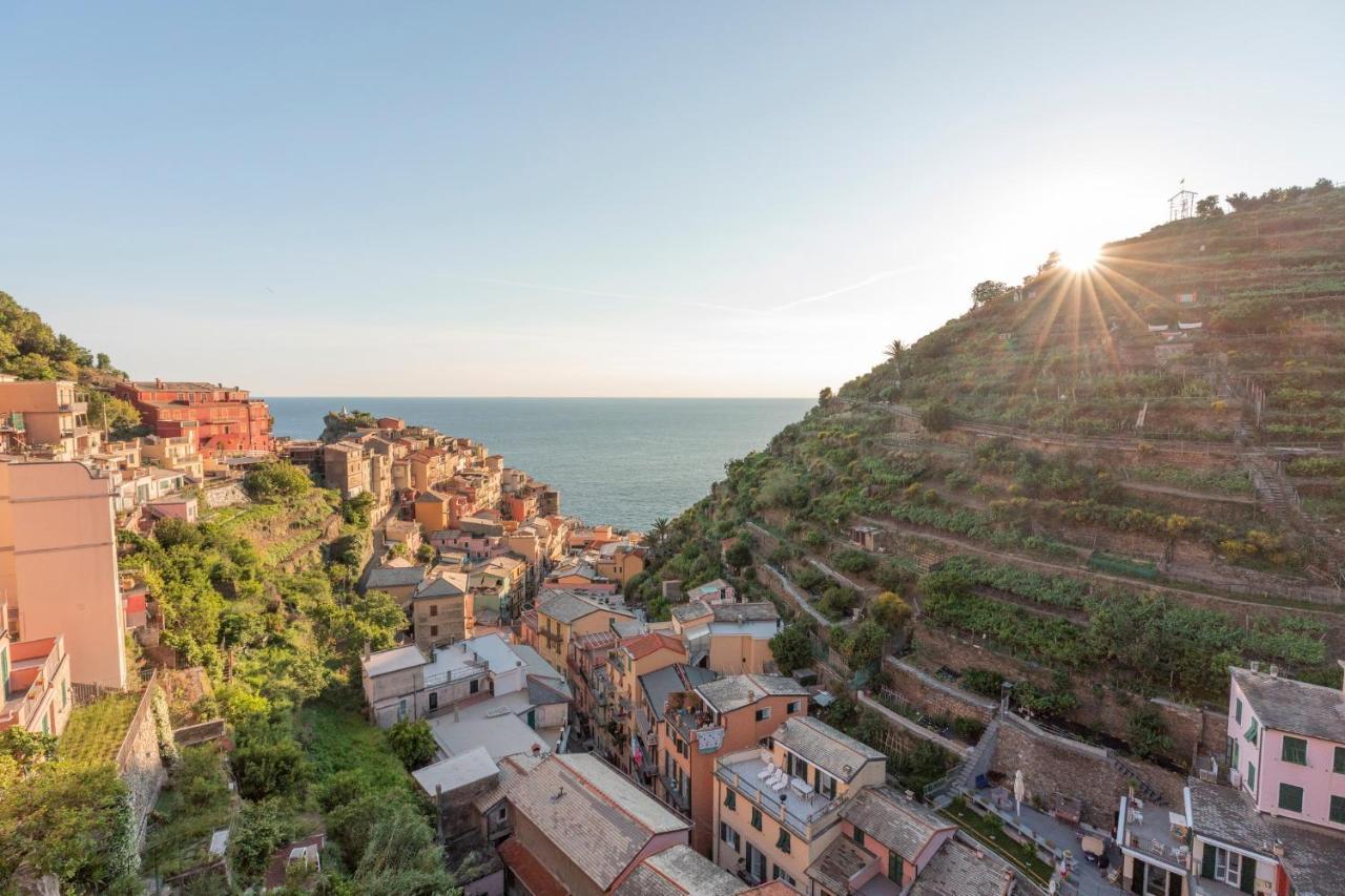 L' Attico Giallo Oro Di Giulia Manarola Luaran gambar
