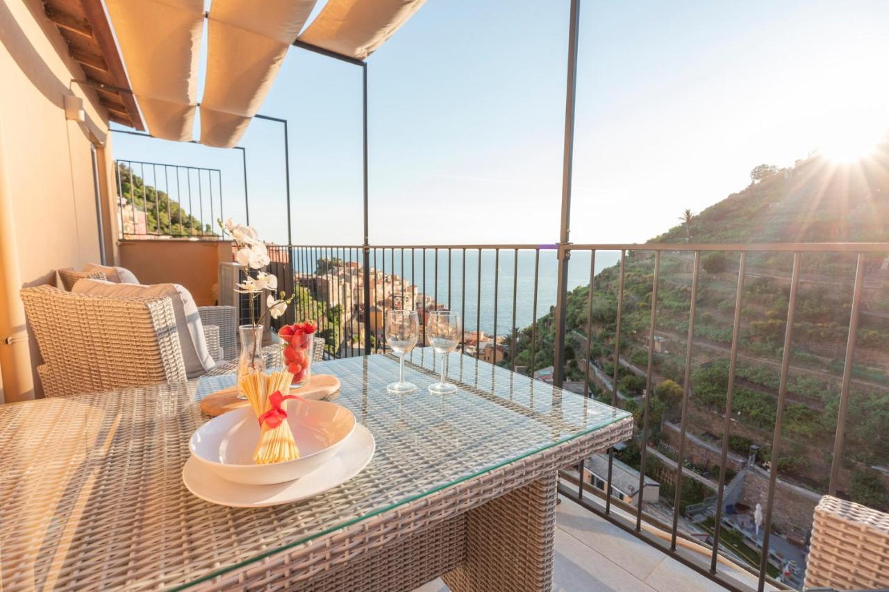 L' Attico Giallo Oro Di Giulia Manarola Luaran gambar