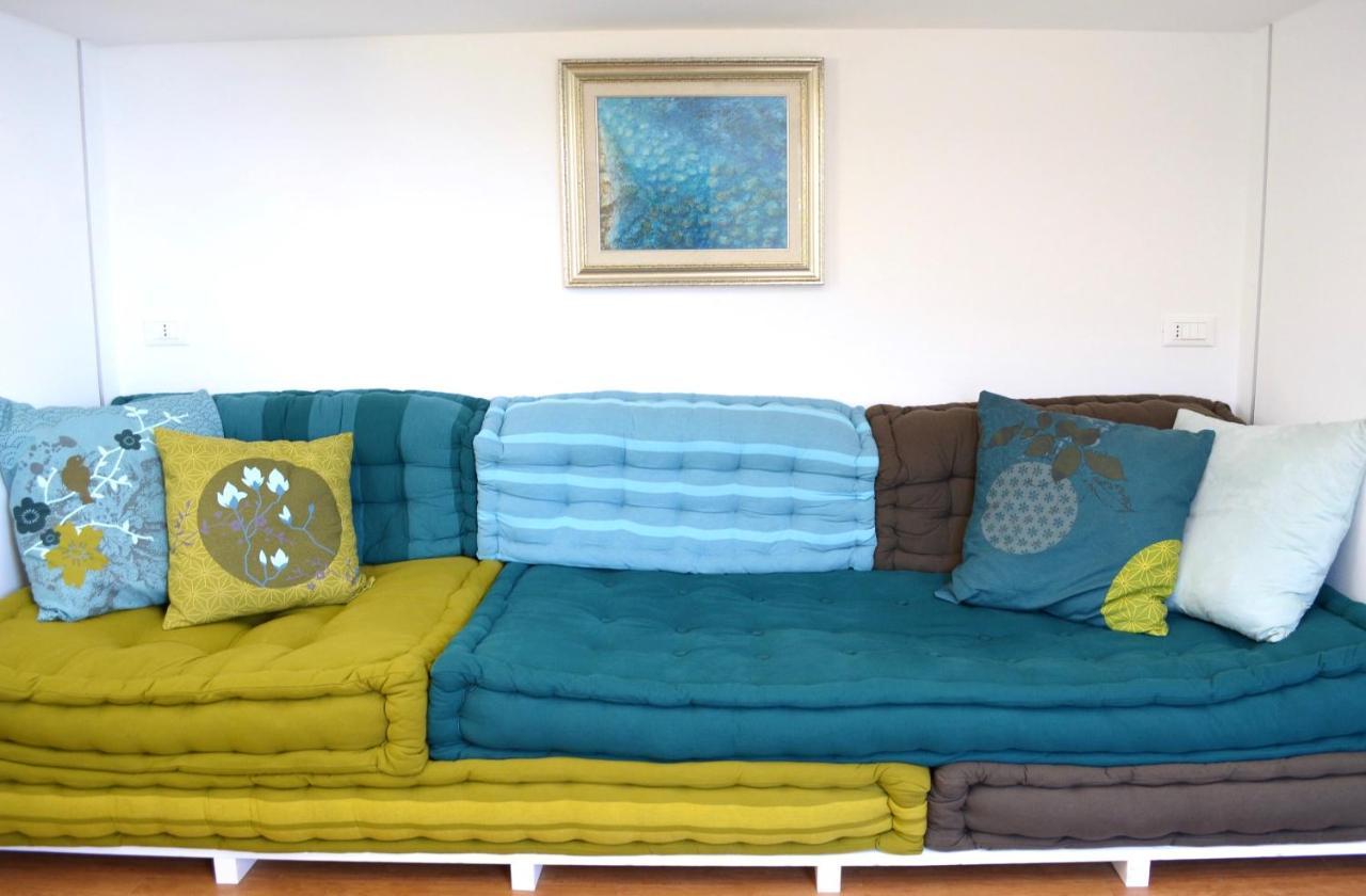 L' Attico Giallo Oro Di Giulia Manarola Luaran gambar
