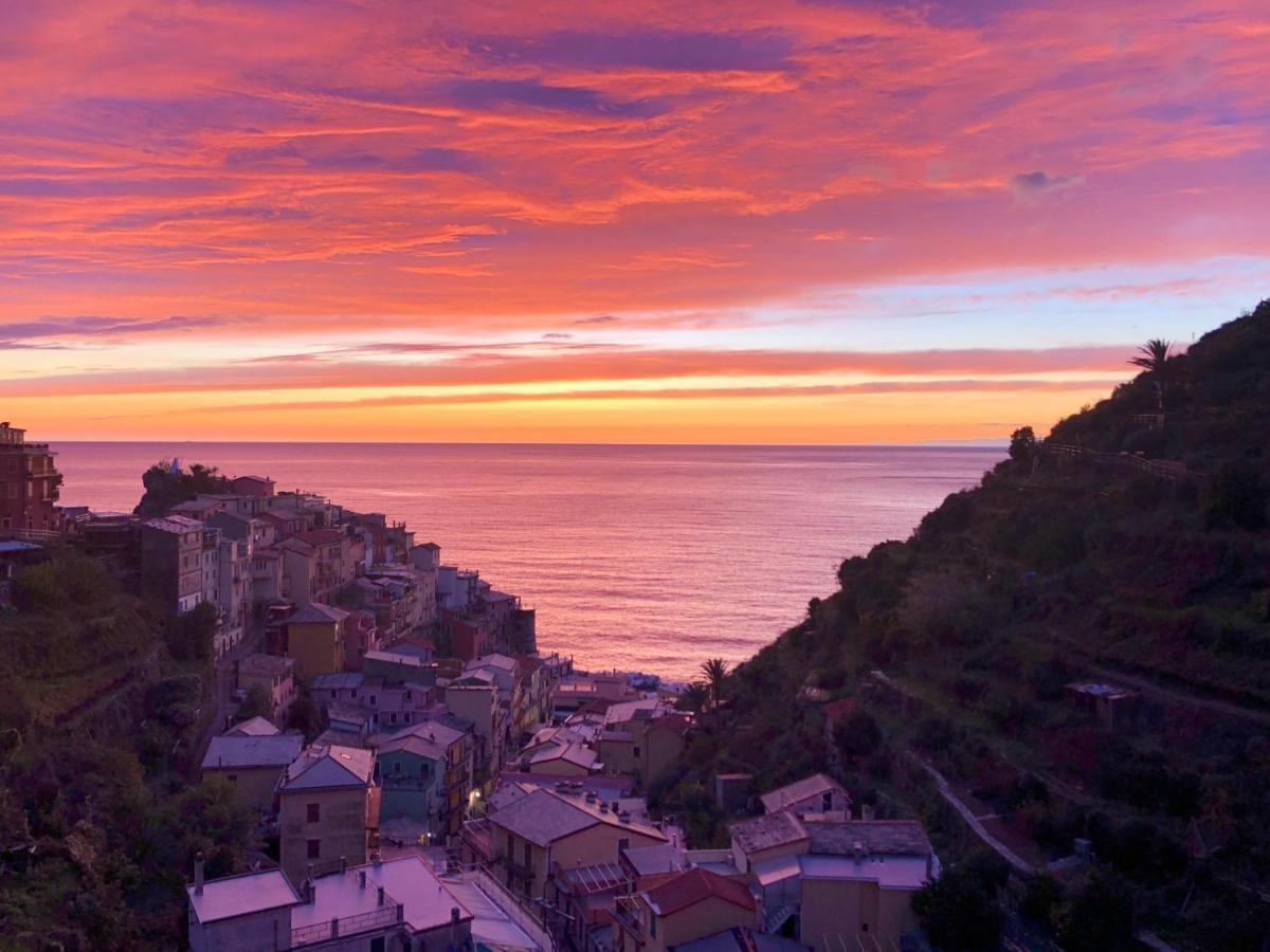 L' Attico Giallo Oro Di Giulia Manarola Luaran gambar