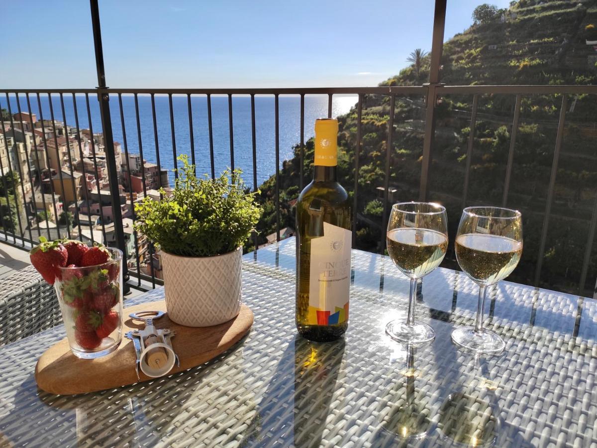L' Attico Giallo Oro Di Giulia Manarola Luaran gambar