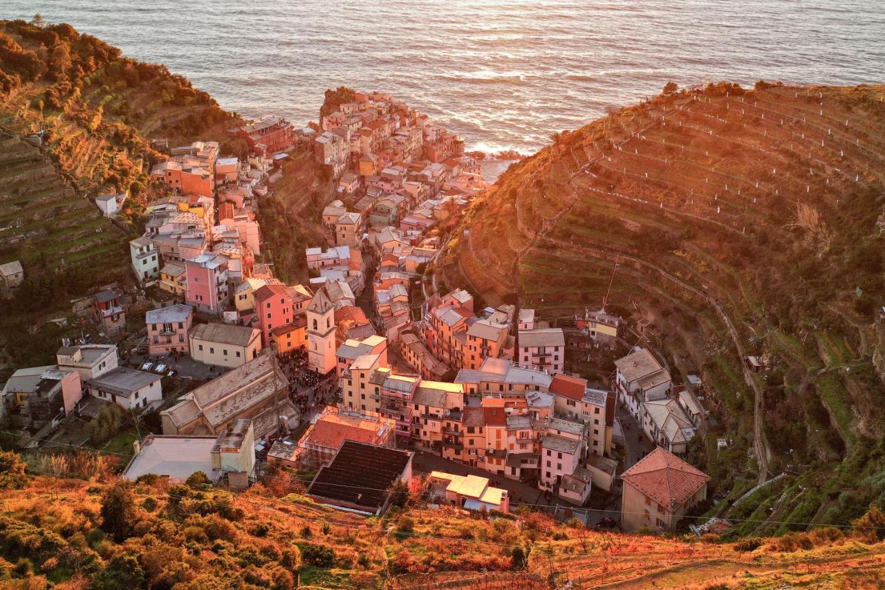 L' Attico Giallo Oro Di Giulia Manarola Luaran gambar