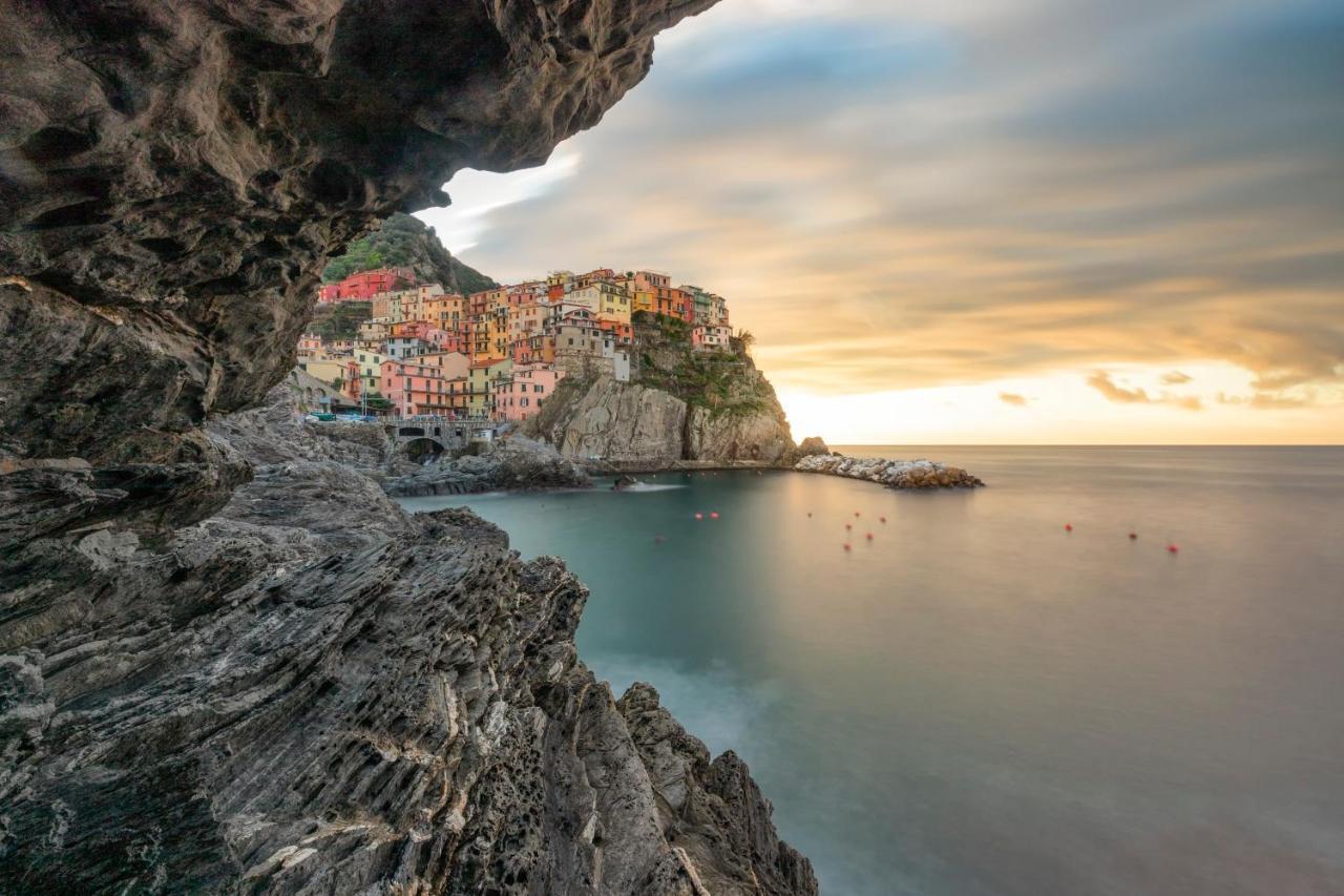 L' Attico Giallo Oro Di Giulia Manarola Luaran gambar