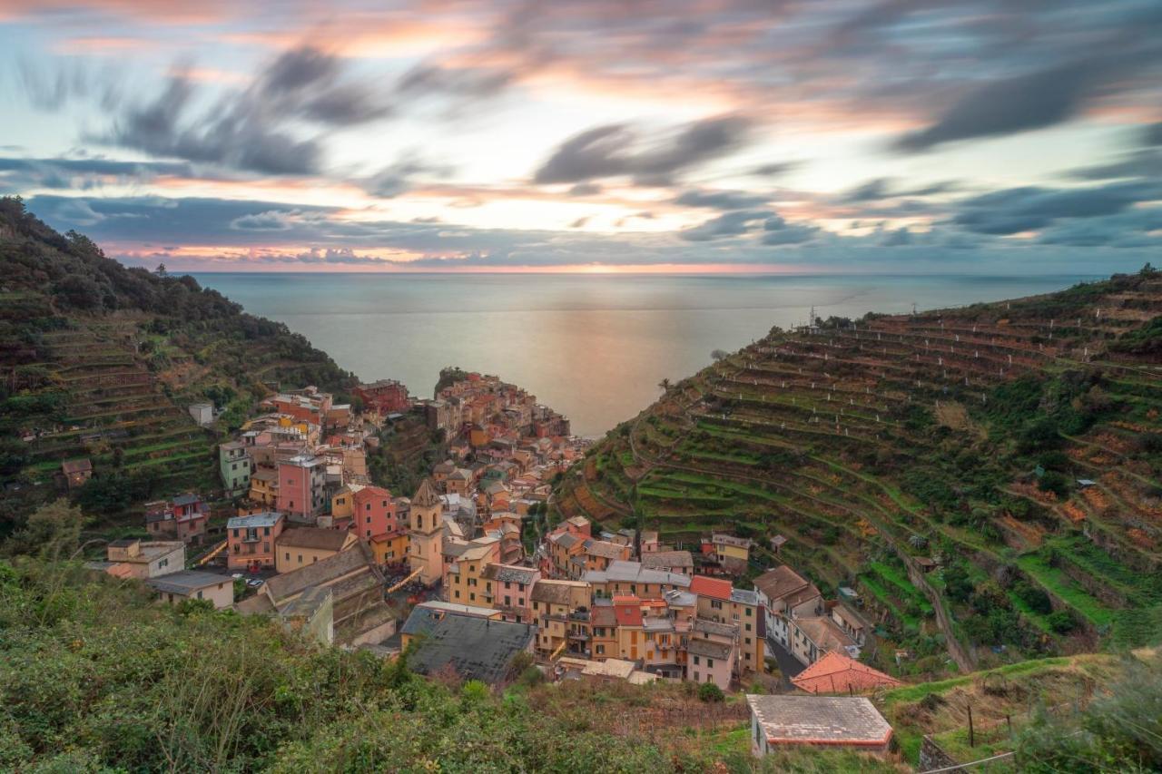 L' Attico Giallo Oro Di Giulia Manarola Luaran gambar